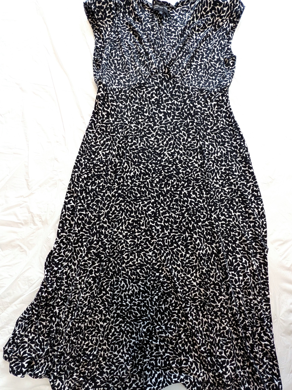 Jones New York Midi Dress Women 12 Black White Abstract Floral Cap Sleeve Classy